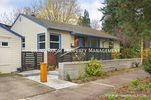 8414 N Peninsular Ave in Portland, OR - Building Photo