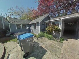 706 1/2 8th St in Bremerton, WA - Building Photo