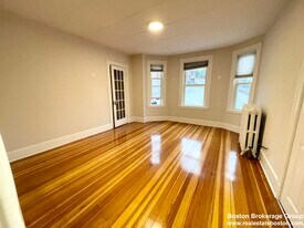 22 Parker Hill Ave, Unit 2 in Boston, MA - Building Photo