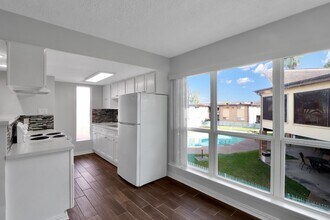 7047 Bissonnet St in Houston, TX - Building Photo - Building Photo