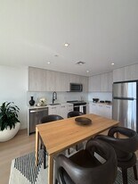 60 NW 31st St, Unit A05 in Miami, FL - Building Photo