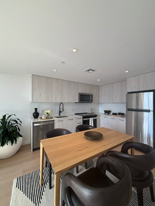 60 NW 31st St, Unit A05 in Miami, FL - Building Photo