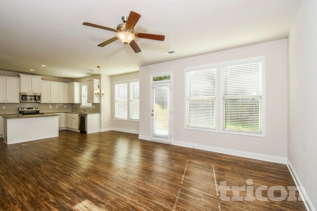 415 Ireland Ln in Dallas, GA - Foto de edificio - Building Photo