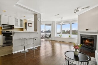 600 Harbor Blvd, Unit 1028 in Weehawken, NJ - Building Photo - Building Photo