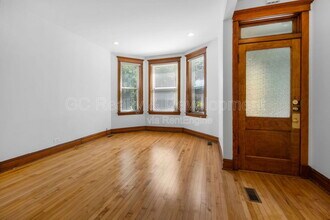 2130 W Iowa St in Chicago, IL - Building Photo - Building Photo