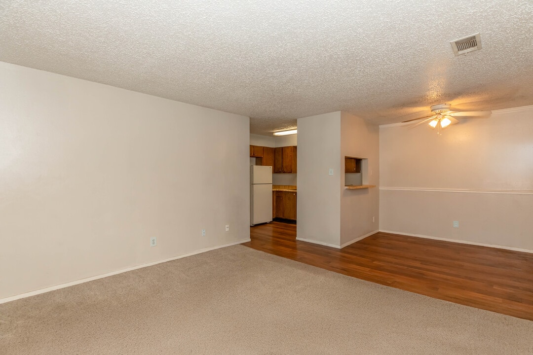 Indiana Village in Lubbock, TX - Building Photo