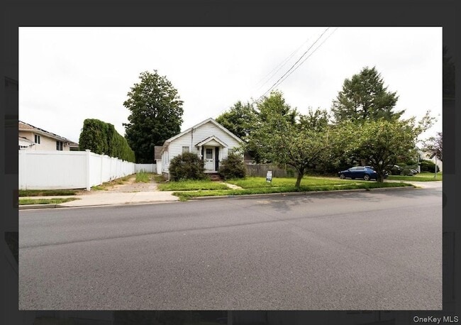 property at 1105 Bellmore Rd