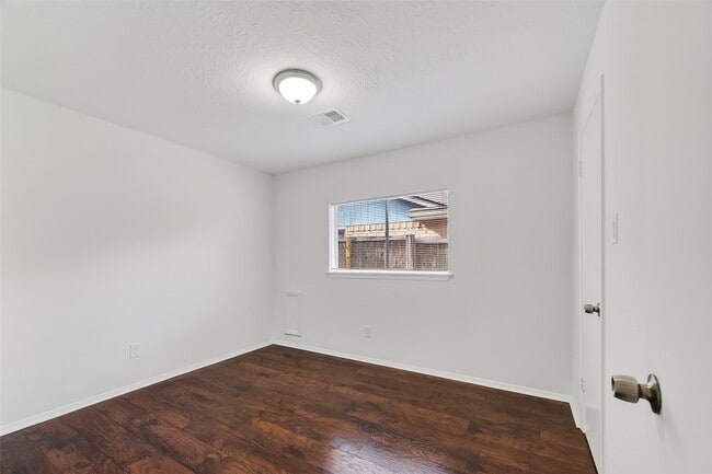 property at 1122 Woodbridge Ave