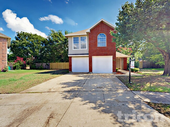 900 Freshwood Ct in Arlington, TX - Building Photo - Building Photo