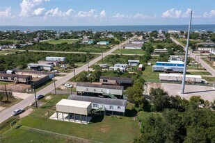 435 16th St in San Leon, TX - Building Photo