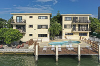 7845 NE Bayshore Ct in Miami, FL - Foto de edificio - Building Photo