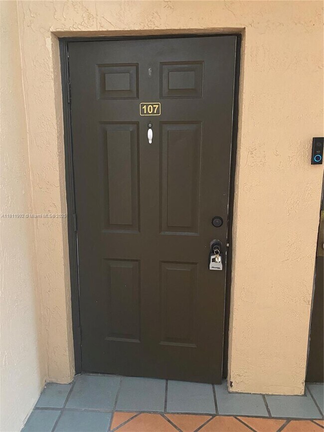 17455 NW 75th Pl in Hialeah, FL - Building Photo - Building Photo