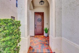 3298 W 96 Pl in Hialeah, FL - Building Photo - Building Photo