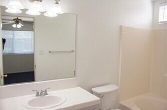 8508 Northshore Dr in Bakersfield, CA - Building Photo - Building Photo