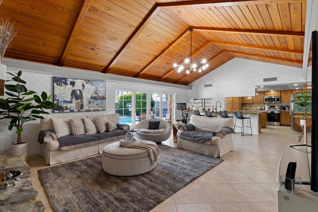 1006 SE 6th St in Deerfield Beach, FL - Building Photo