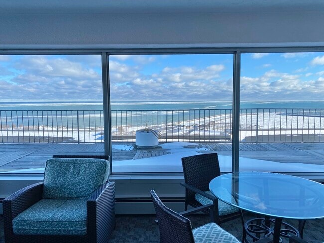 1919 N Summit Ave in Milwaukee, WI - Building Photo - Building Photo