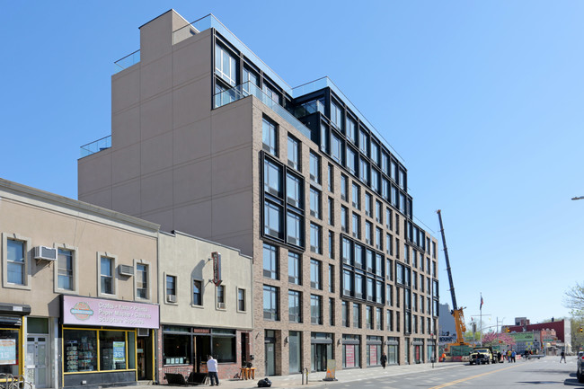 781 Metropolitan Ave in Brooklyn, NY - Foto de edificio - Building Photo