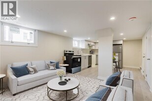 129 E 22nd St in Hamilton, ON - Building Photo