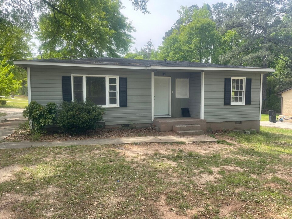 344 Westside School Rd in Newnan, GA - Foto de edificio