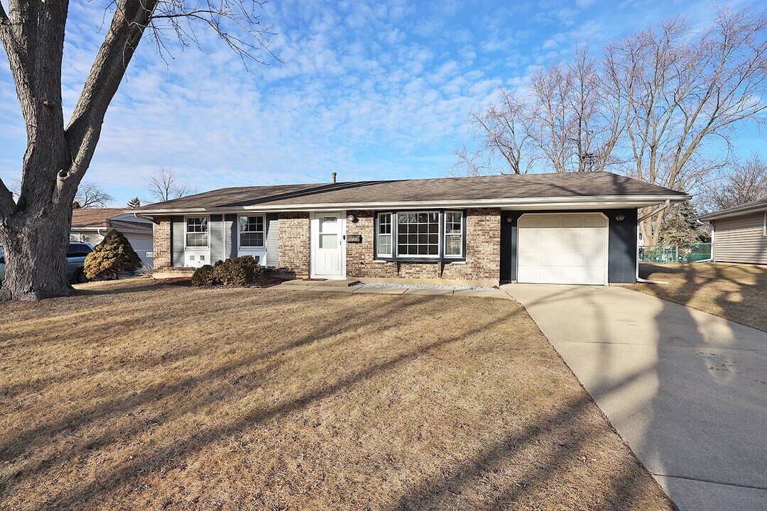 513 Brockton Ln in Schaumburg, IL - Building Photo