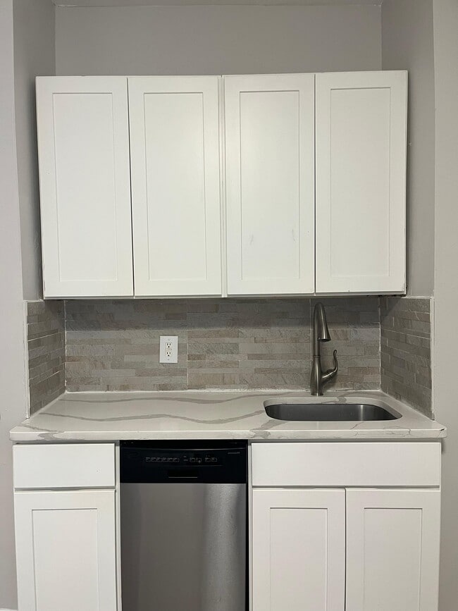 5713 Hudson Ave, Unit 12 in West New York, NJ - Building Photo - Building Photo