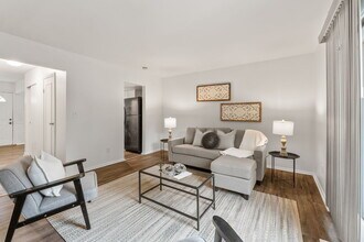 106 Tarryton Ct E in Columbus, OH - Foto de edificio - Building Photo