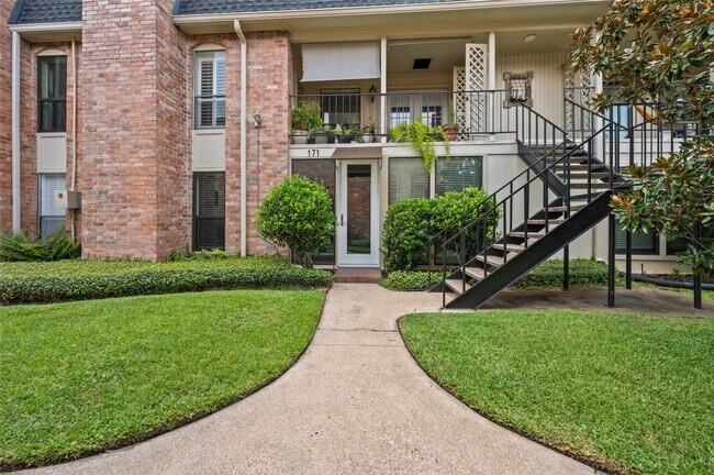property at 1601 S Shepherd Dr