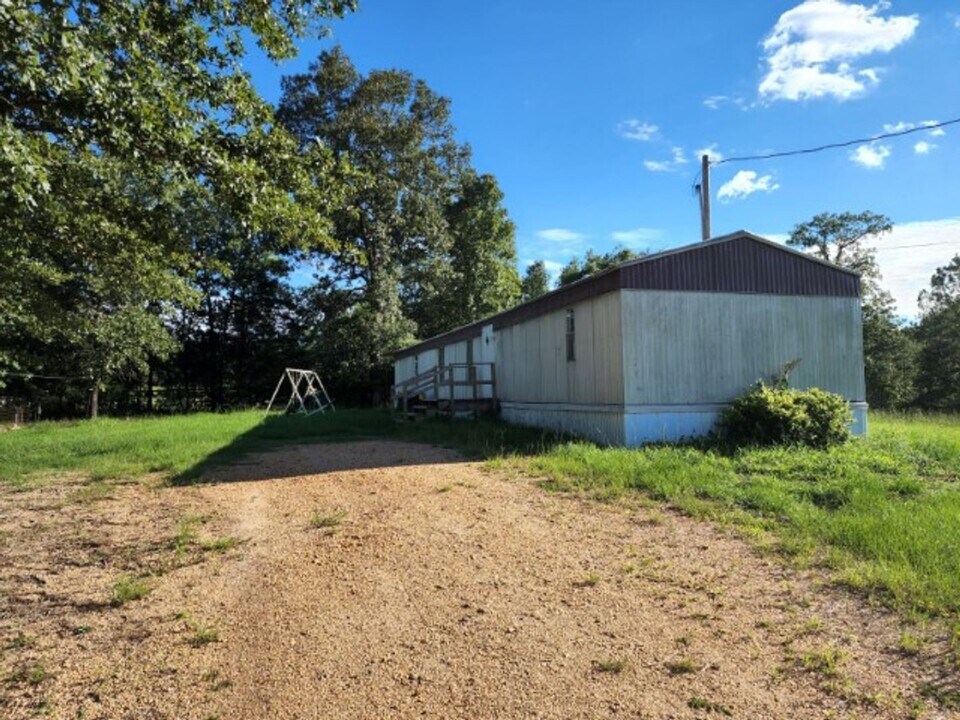 1136 McPherson Valley Rd in Mabelvale, AR - Building Photo