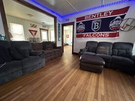 183 Weston St in Waltham, MA - Building Photo