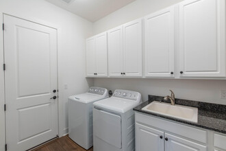 5664 St Armands Way in Westlake, FL - Building Photo - Building Photo