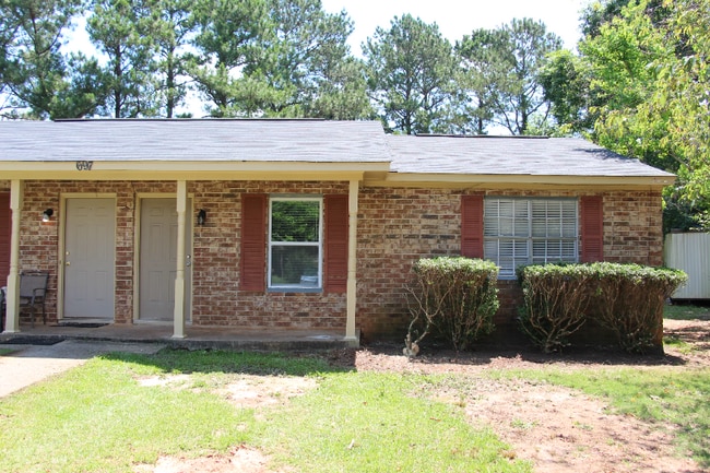 697 Coventry Cir
