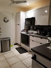 9001 Jacaranda Ln, Unit 107 in Plantation, FL - Building Photo - Building Photo