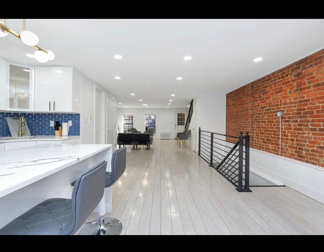 214 Patchen Ave, Unit 1 in Brooklyn, NY - Foto de edificio - Building Photo