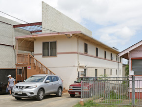 740 Bannister St in Honolulu, HI - Building Photo - Primary Photo