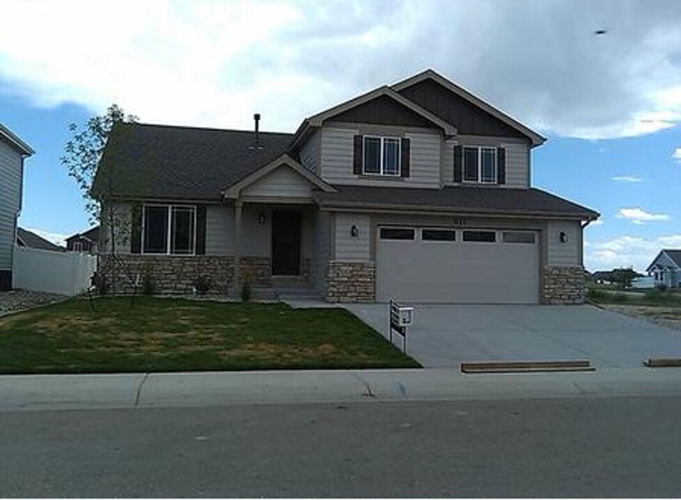 611 Denali Ct in Windsor, CO - Building Photo