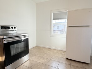 106 Shepherd St E in Windsor, ON - Building Photo - Building Photo