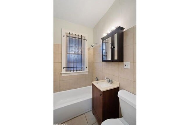 1008 W 76th St in Chicago, IL - Building Photo - Building Photo