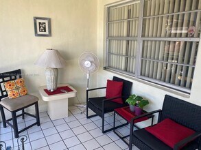 541 Blue Heron Dr, Unit 215 in Hallandale Beach, FL - Building Photo - Building Photo