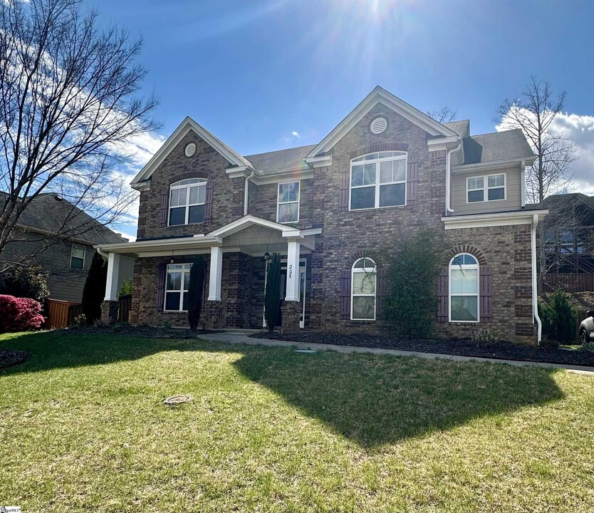 205 Dante Ln in Simpsonville, SC - Foto de edificio