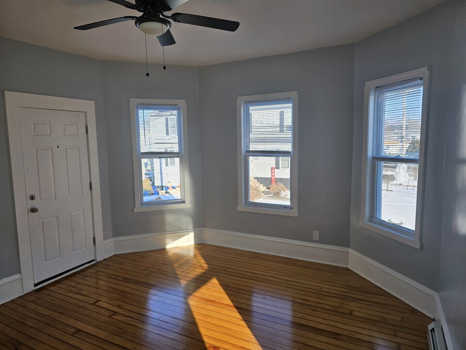 405 America St, Unit #2 in Fall River, MA - Building Photo