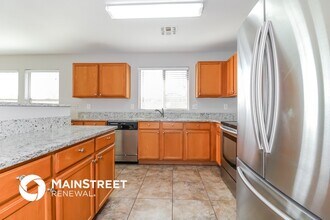 16450 N Naegel Dr, Unit 3 in Surprise, AZ - Foto de edificio - Building Photo