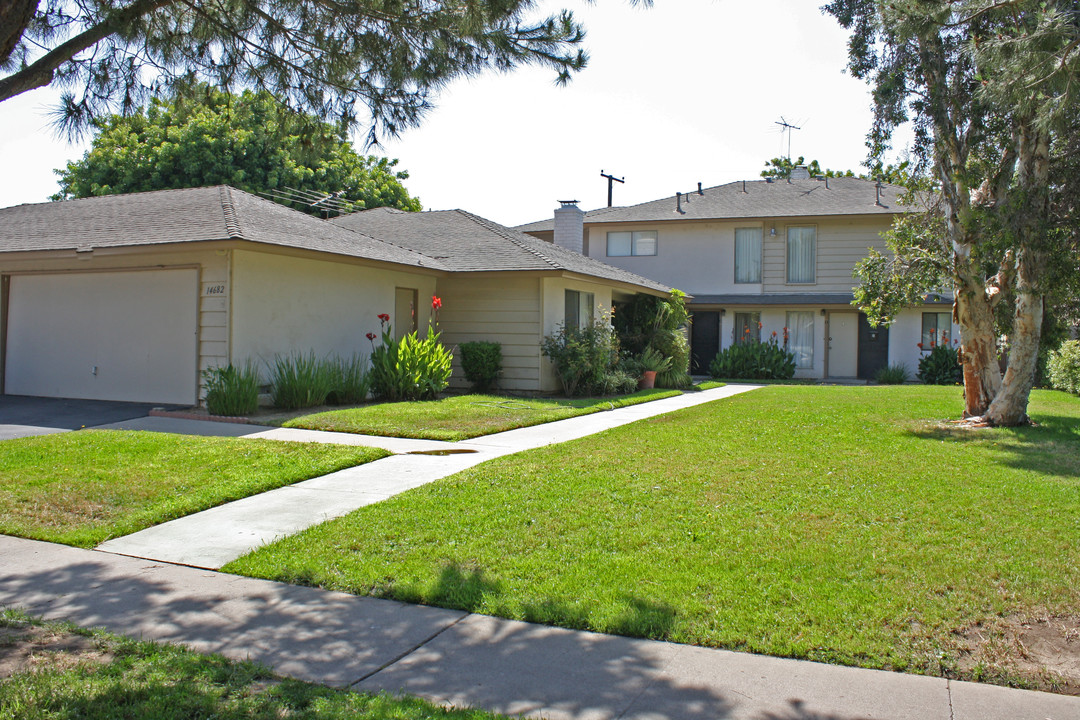 14682 Carfax Dr in Tustin, CA - Building Photo