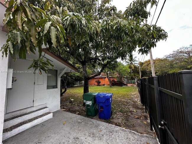 105 NW 31st St in Miami, FL - Building Photo - Building Photo