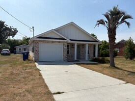 329 N Palo Alto Ave in Panama City, FL - Building Photo