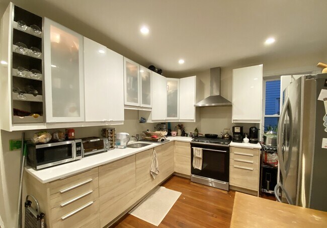 692 Columbia Rd, Unit 2