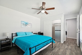 1051 Dogwood Dr in Dunedin, FL - Building Photo - Building Photo