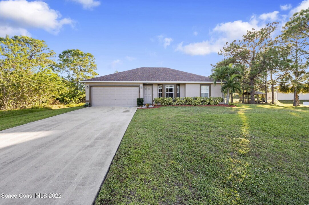1286 Sandusky St SE in Palm Bay, FL - Building Photo