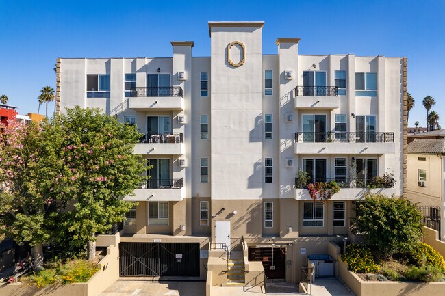 416 S Wilton Pl in Los Angeles, CA - Foto de edificio - Building Photo