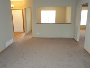 318 Whitmore Trl in McHenry, IL - Building Photo - Building Photo