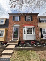 4924 McFarland Dr in Fairfax, VA - Building Photo